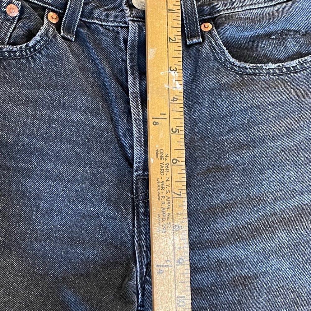 LEVI’S Wedgie Straight Black Ripped Denim Jeans Sz 27
High Rise Pockets Raw Hem - Picture 5 of 9